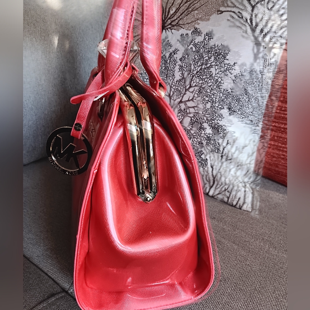 Michael Kors Kiss Lock Patent Satchel EUC - Picture 10 of 16